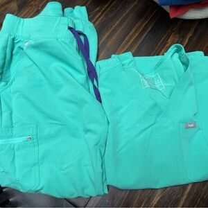 Figs Surgical Green scrub set